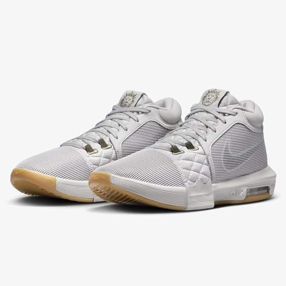 NWT Nike LeBron Witness 8 Basketball Shoes - Size 10